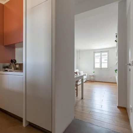 The Rent - Lovely One-bedroom In Moscova * Milano